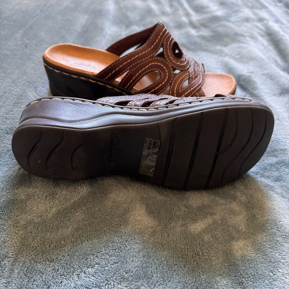 Clarks Sandals Brown - New No Box Size 6.5 Super Cute and comfortable. - Picture 3 of 3